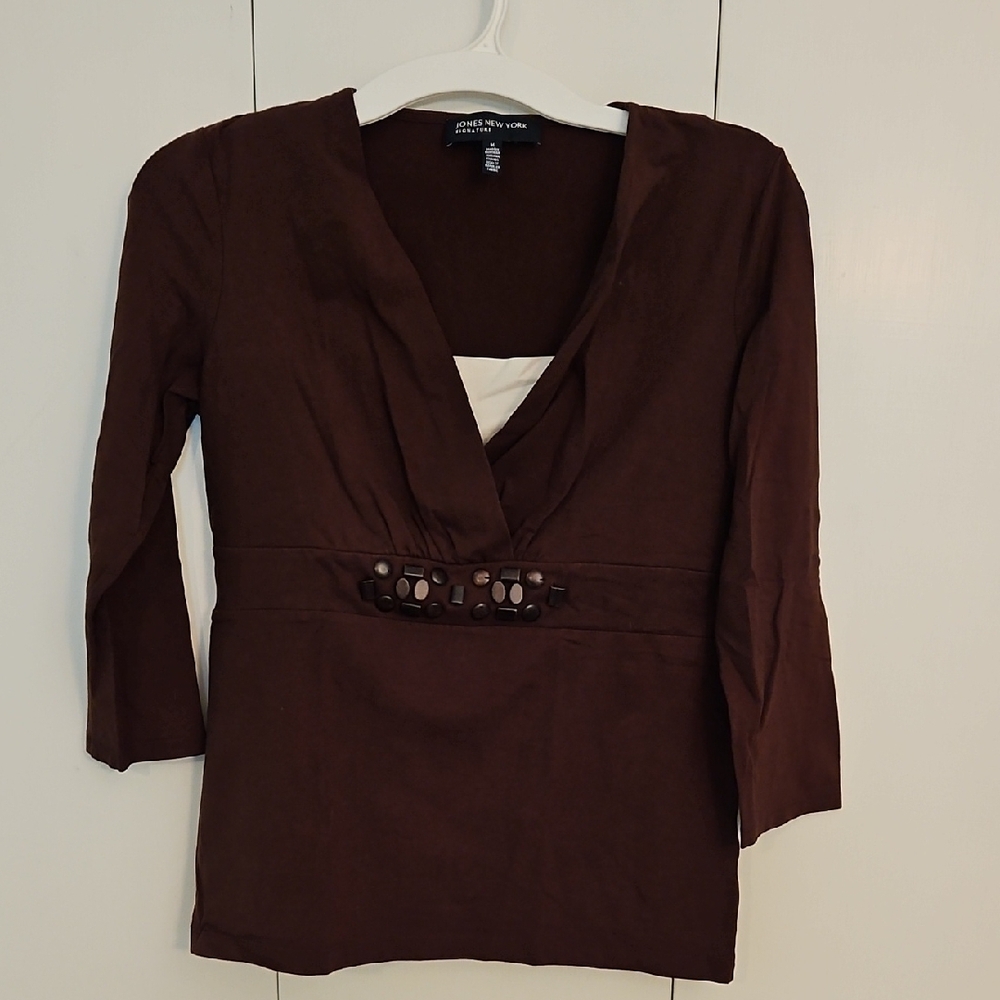 3/$20🎉 New York & Company Brown Embellished V-Neck Blouse
